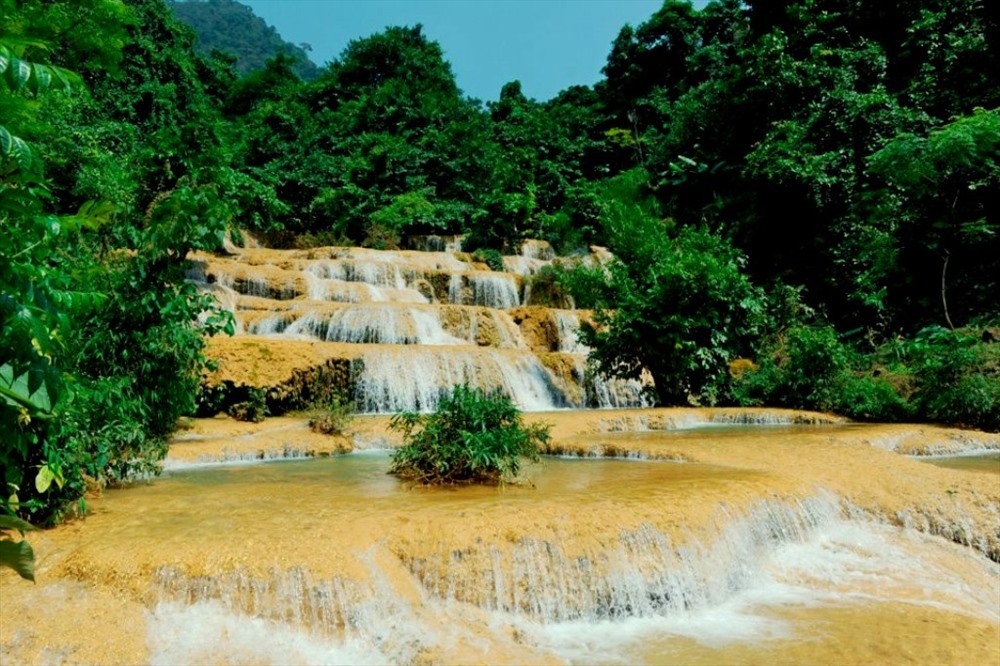 Водопад 9 ступеней любви в провинции Тханьхоа