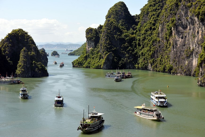 Туризм Вьетнама: залив Халонг – чудо природы