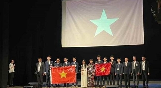 Школьники Ханоя завоевали 7 призов на Международной олимпиаде по астрономии и астрофизике