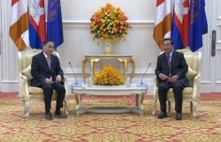 Глава отдела ЦК КПВ по внешним делам Ле Хоай Чунг с официальным визитом посетил Камбоджу