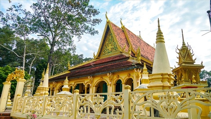 Комплекс достопримечательностей пруда Баом, пагоды Анг и музея культуры народности Кхмер