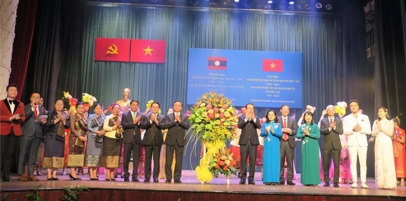 Постоянное развитие традиции великой дружбы между Вьетнамом и Лаосом