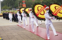 Руководство Партии и Государства Вьетнама почтили память Президента Хо Ши Мина