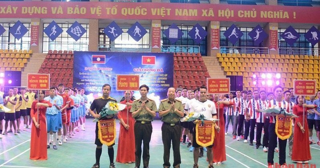 Спортивный и культурный обмен между Силами общественной безопасности Вьетнама и Лаоса