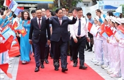 Премьер-министр посетил церемонию открытия нового учебного года в начальной школе Ханоя