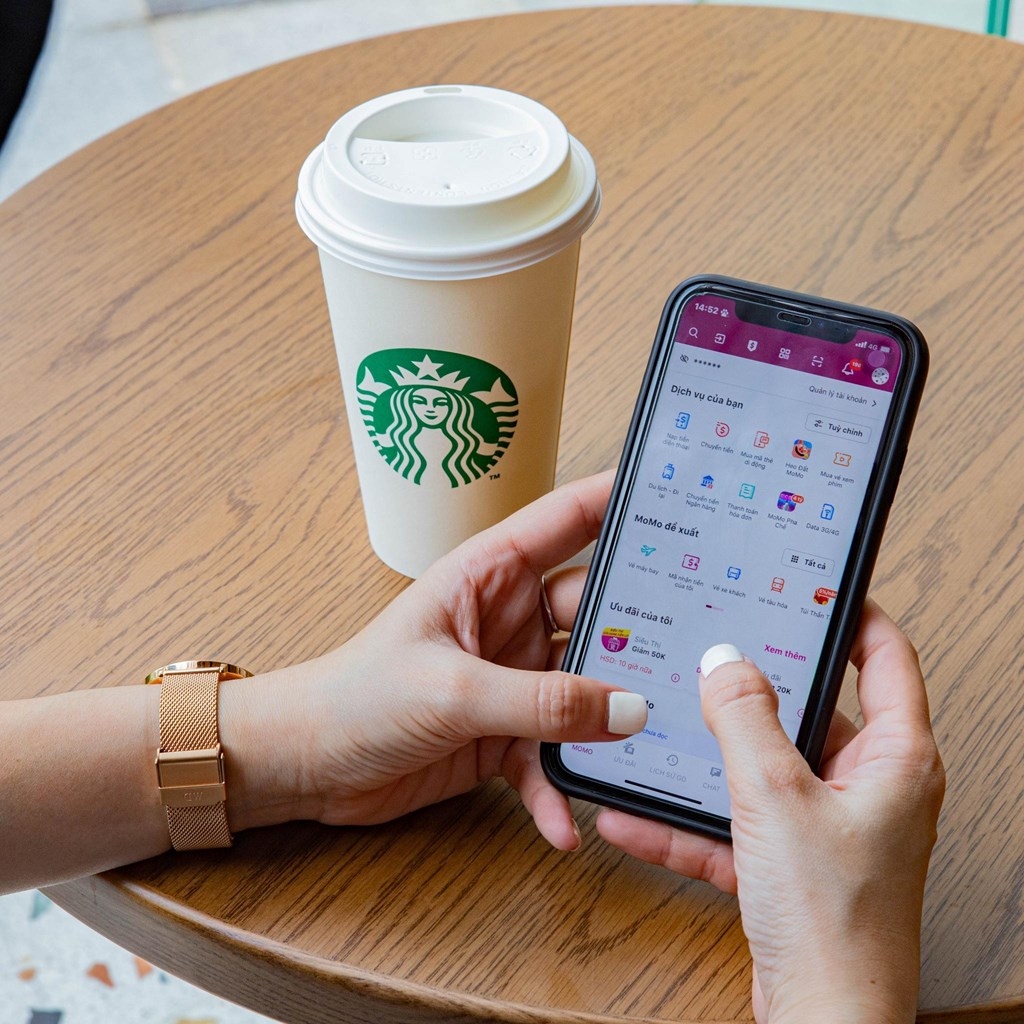 MoMo становится первым электронным кошельком, интегрированным для оплаты в Starbucks
