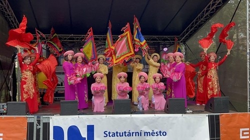 Вьетнамская культура на фестивале «Планета цветов 2022г.» в Чехии