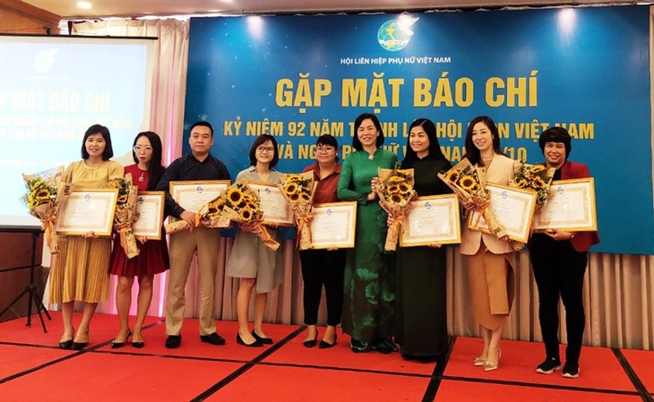 Мероприятия, приуроченные к 92-й годовщине Дня основания Союза вьетнамских женщин