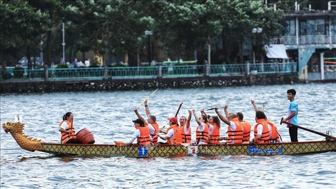Завершилась Ханойская гонка лодок-драконов – 2022