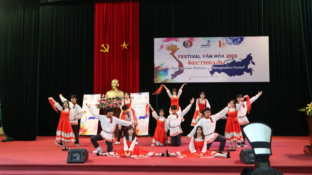 Более 1000 учеников и студентов приняли участие в Культурном фестивале «Многогранный Вьетнам – Многогранная Россия» 2022 г.