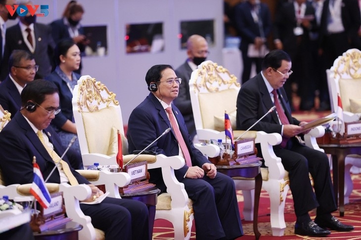 Премьер-министр Фам Минь Чинь принял участие в мероприятиях в рамках саммита АСЕАН