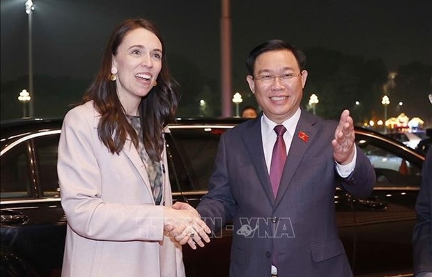 Председатель НС Выонг Динь Хюэ совершил встречу с премьер-министром Новой Зеландии Джасиндой Арден
