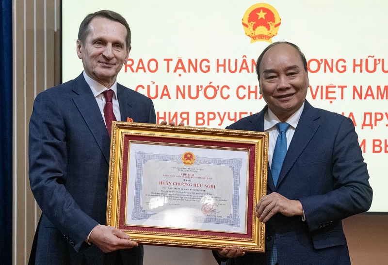 Президент Вьетнама вручил награду директору Службы внешней разведки Российской Федерации