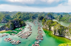 Залив Лан Ха - место, которое нельзя пропустить вьетнамским и зарубежным туристам во время посещения города Хайфона