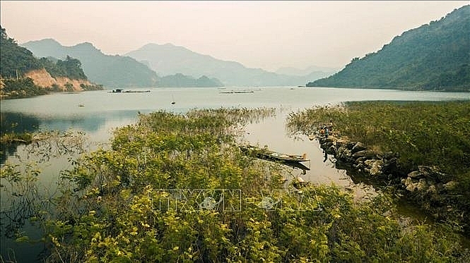 Величественная и романтичная красота озера Хоабинь