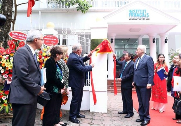 Председатель Сената Франции открывает нновую штаб-квартиру Французского института во Вьетнаме