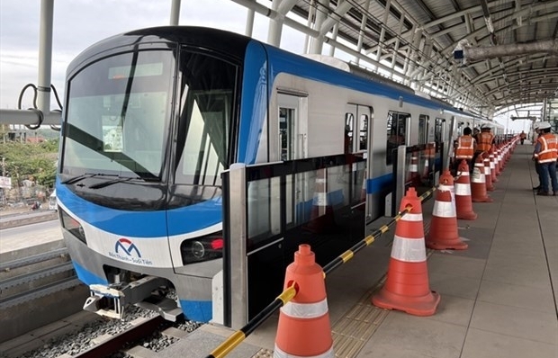 Поезд метро Хошимина отправляется в тестовый запуск