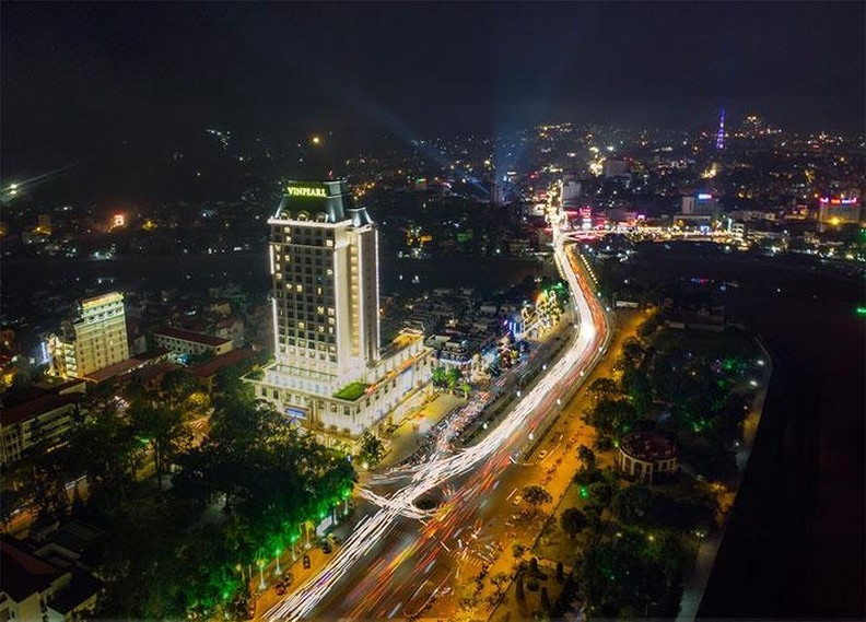 Мерцающий город Лангшон ночью