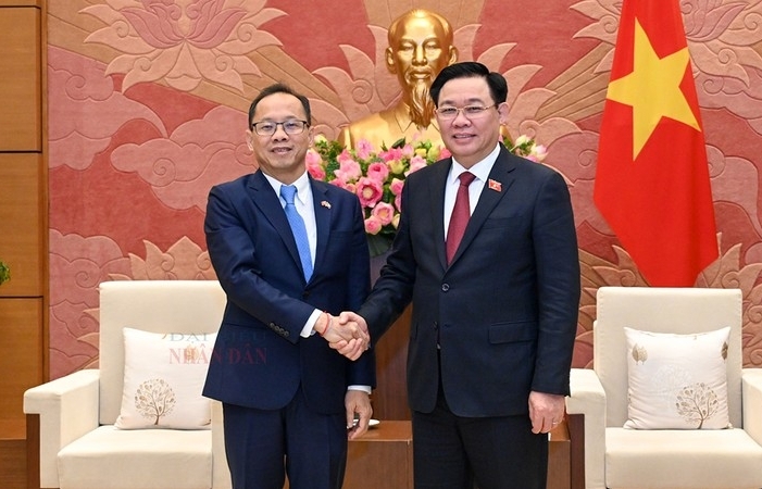 Председатель НС Выонг Динь Хюэ принял Посла Камбоджи